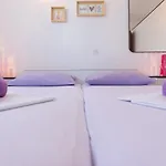 Adora كرك