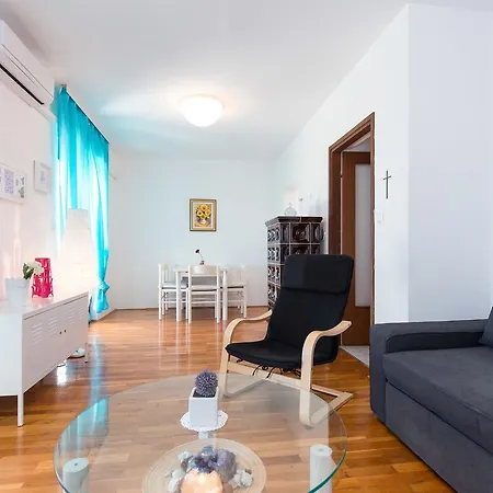 Apartment Adora *