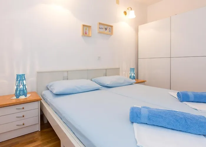 Adora דירה קרק