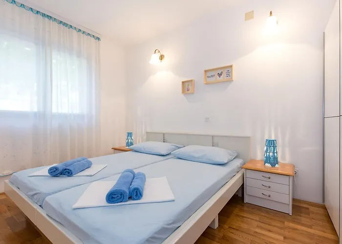 דירה Adora קרק